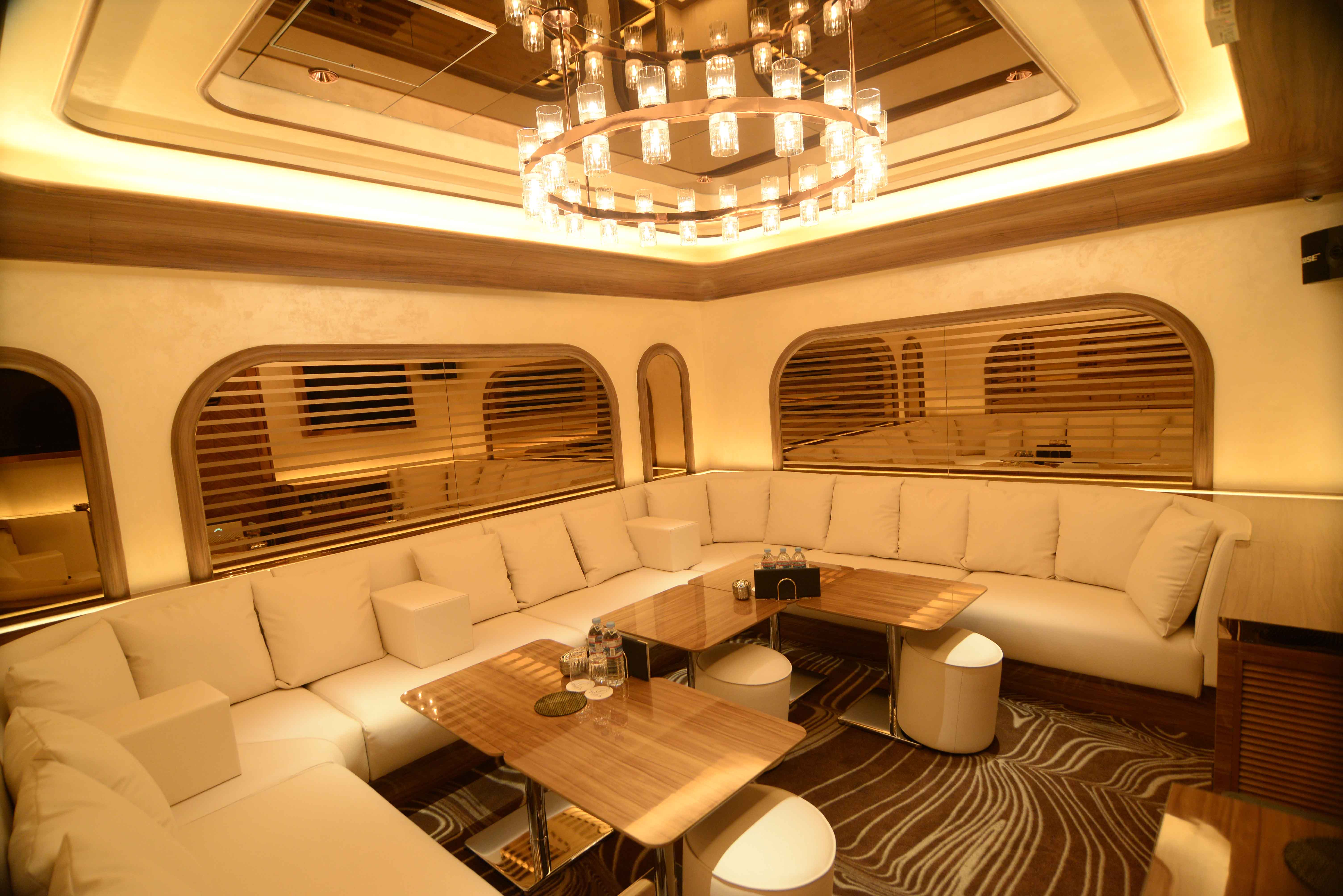 VIP ROOM